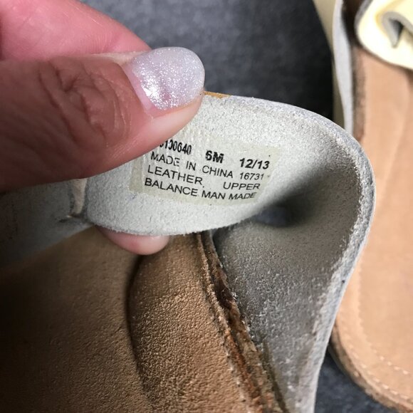 NWT Clarks Artisan Yellow Leather Adjustable Strap Toe Loop Sandals Women’s Sz 6 - Picture 8 of 9